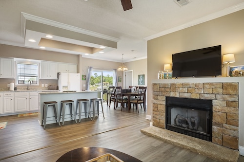 Oak Gardens home with Stunning Gulf Views