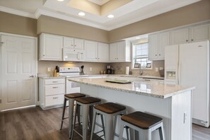 Fridge, microwave, oven, stovetop - Oak Gardens home with Stunning Gulf Views (Long Beach)