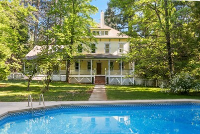 PERFECT FAMILY GETAWAY! Historic CRYSTAL SPRINGS INN is all yours - 4,000 sq ft!