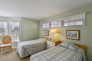 5 bedrooms, iron/ironing board, WiFi (free), bed sheets