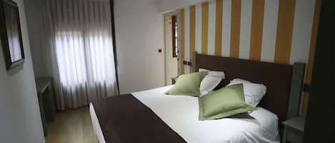 8 bedrooms, free WiFi, bed sheets