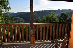 Property grounds - Great Honeymoon, View+Luxury+Budget & Small Family too! (Gatlinburg)
