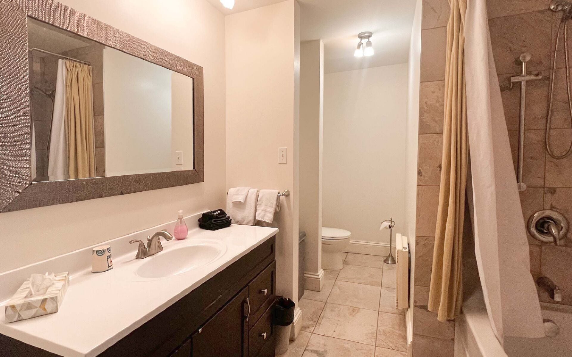 淋浴/盆浴组合、吹风机、毛巾