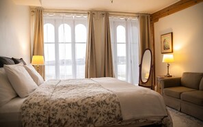 2 habitaciones, cortinas blackout y tabla de planchar con plancha