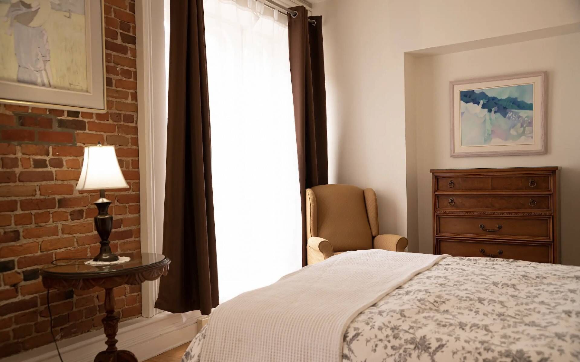 2 多间卧室、遮光窗帘、熨斗/熨衣板、上网接入