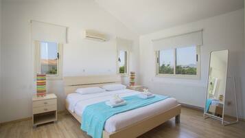 3 bedrooms, in-room safe, iron/ironing board, cots/infant beds