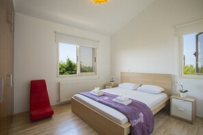 Villa, 3 soverom, privat basseng | 3 soverom, safe på rommet, strykejern/-brett og barnesenger
