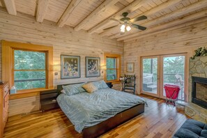 5 bedrooms, iron/ironing board, WiFi, bed sheets