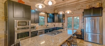 Serenity Mountain Cabin with Hot Tub Pet Friendly