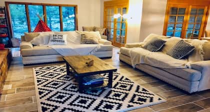 Luxury Country Club golf course remodeled 4 bed/3 bath home w/ Forest backyard