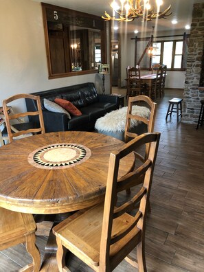 Dining - HaT Ranch Lodge. Perfect for a large group or multiple families. NO CLEANING FEE (Ponca City)