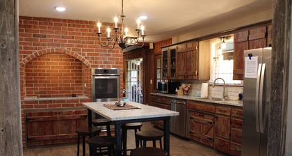 HaT Ranch Lodge. Perfect for a large group or multiple families. NO CLEANING FEE