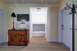 2 soverom, strykejern/-brett, internettilgang og sengetøy