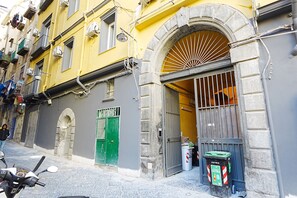 Exterior detail - Apartment in the heart of the Spanish Quarter, next to Via Toledo. (Napoli)