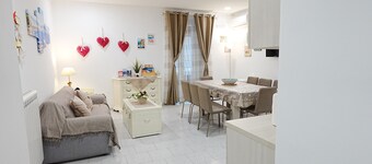 Apartment in the heart of the Spanish Quarter, next to Via Toledo.