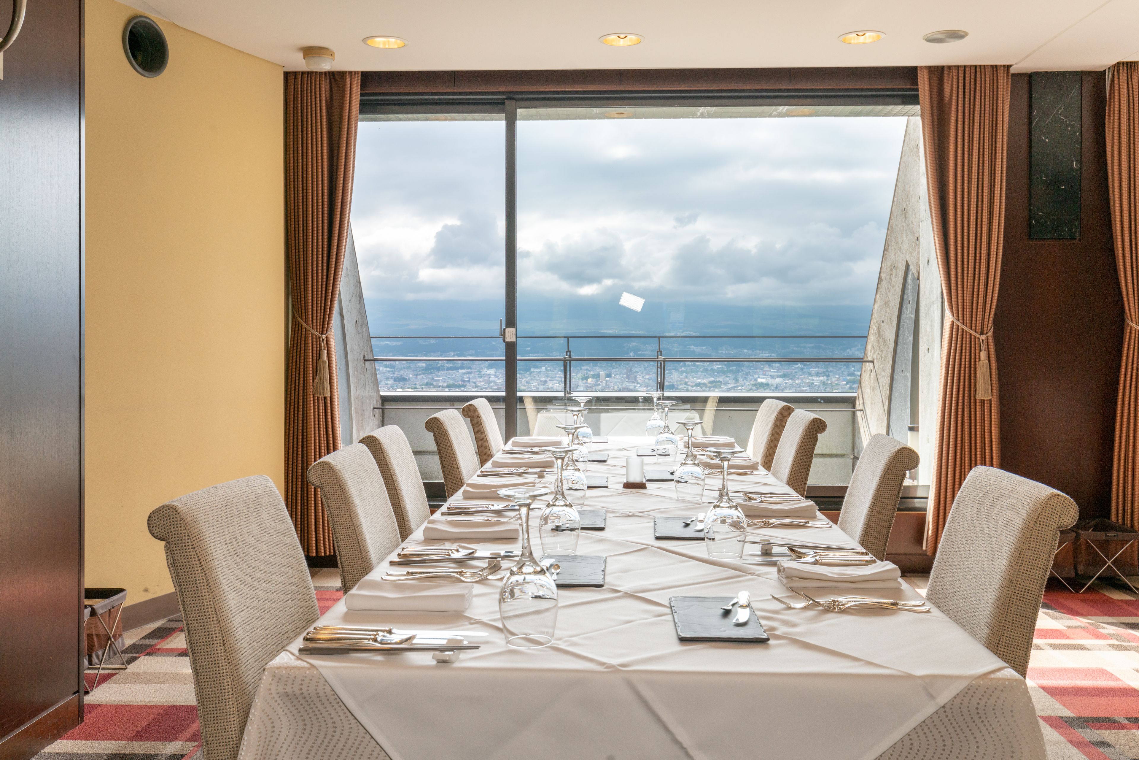 breakfast and dinner served, french cuisine