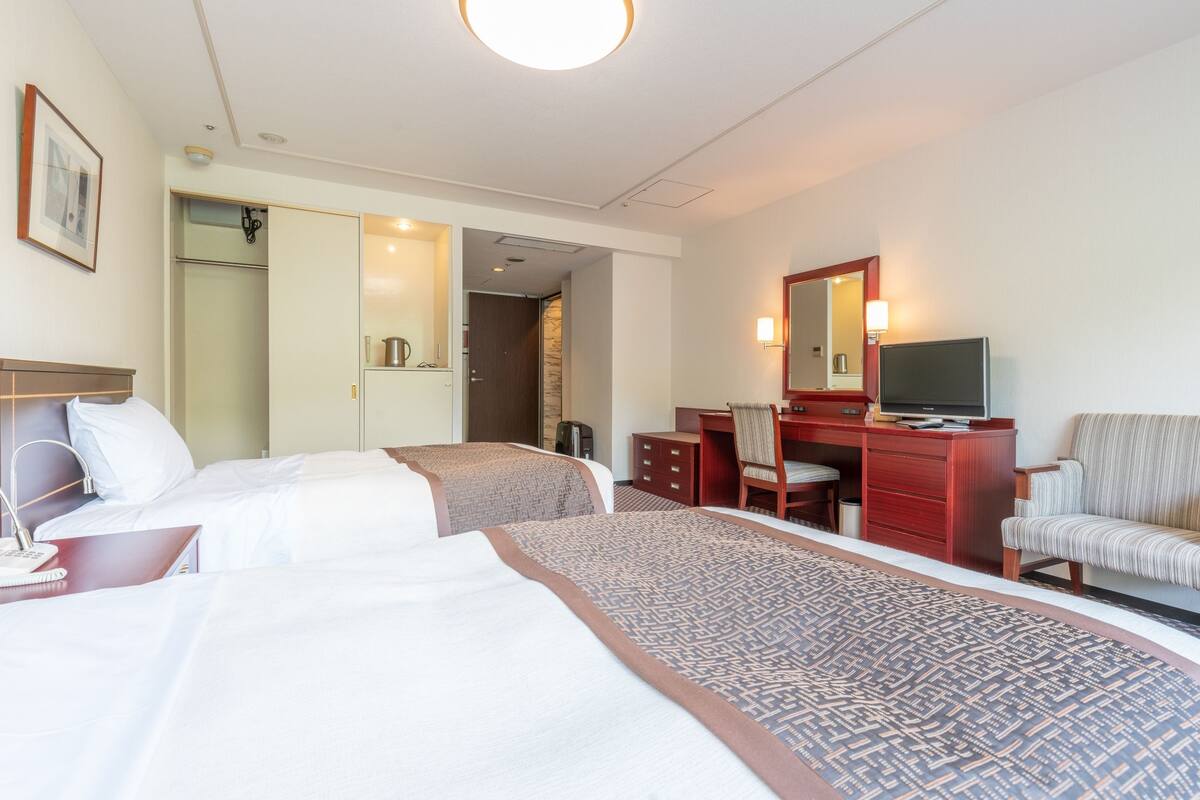 Desk, WiFi (free), bed sheets