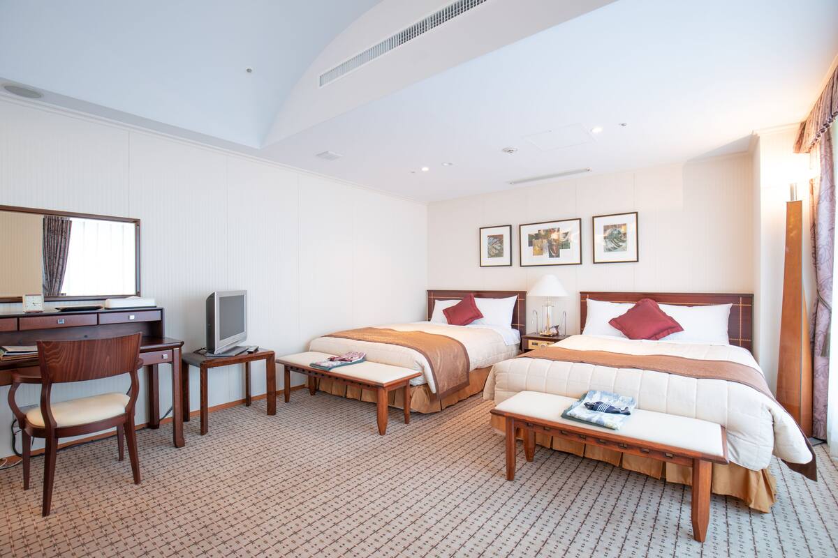 [Non-Smoking] Western Style Luxury Twin Room | Desk, WiFi (free), bed sheets