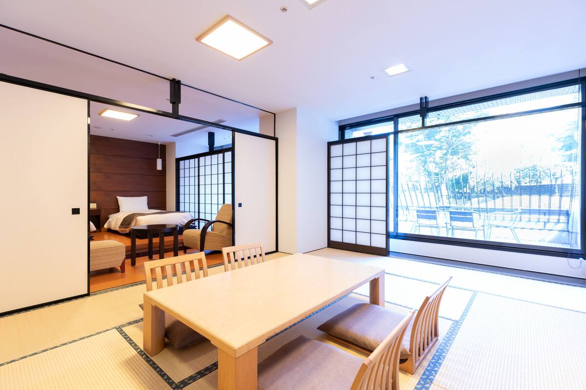 [Non-Smoking] Japanese Western Style Family Room | Desk, WiFi (free), bed sheets
