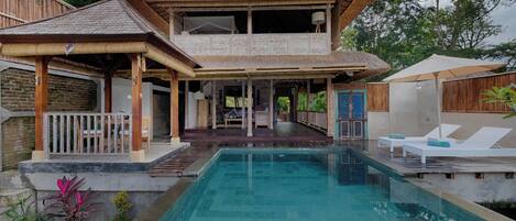 Outdoor pool, pool umbrellas, sun loungers