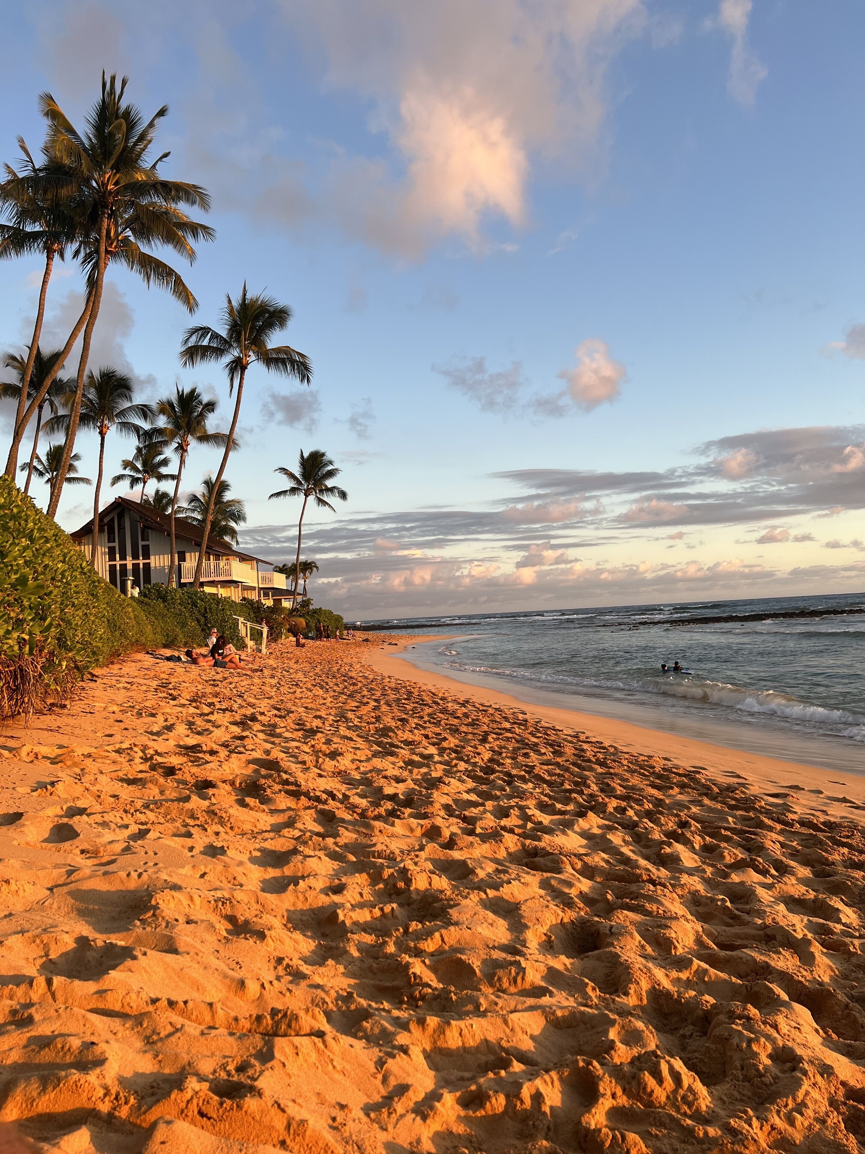 Beach nearby, sun loungers, beach towels