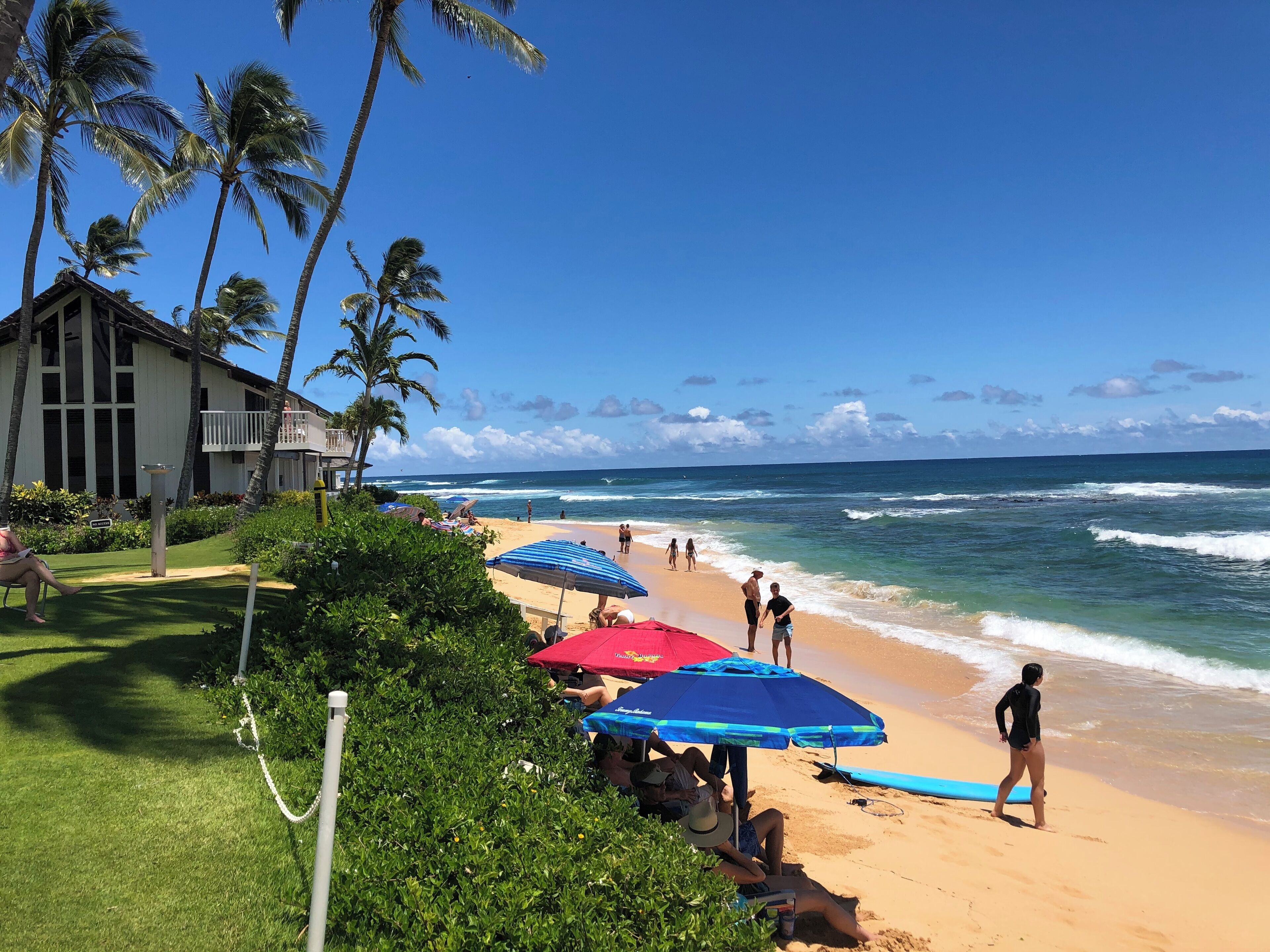Beach nearby, sun loungers, beach towels