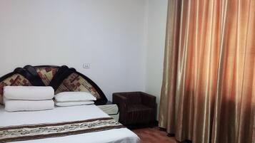 Blackout drapes, free WiFi, bed sheets