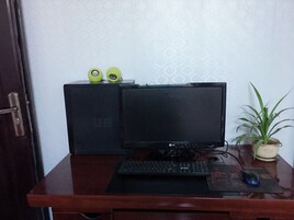 Cortinas blackout, wifi gratis y ropa de cama 