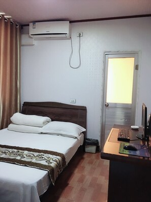 Blackout curtains, free WiFi, bed sheets - Huayang Guesthouse (Xianyang)