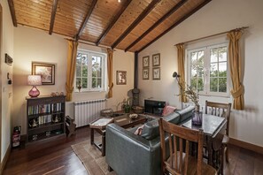 TV - Quinta Devónia - Cedro,country house with sea view (Funchal)