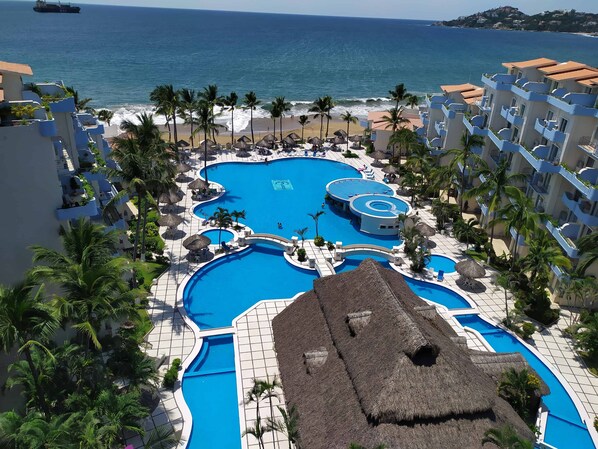 Outdoor pool, a heated pool - Beachfront Penthouse in the heart of Manzanillo (Playa Azul Salagua)