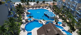 Beachfront Penthouse in the heart of Manzanillo