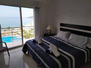 3 bedrooms, WiFi, bed sheets - Beachfront Penthouse in the heart of Manzanillo (Playa Azul Salagua)