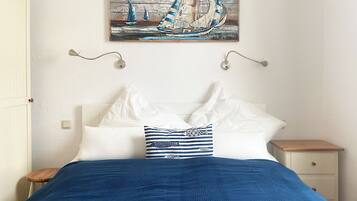2 bedrooms, iron/ironing board, travel cot, WiFi