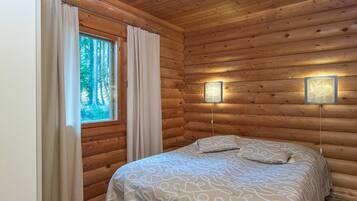 4 bedrooms, iron/ironing board, WiFi