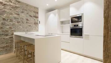 Réfrigérateur, micro-ondes, four, lave-vaisselle