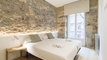 3 chambres, fer et planche à repasser, Wi-Fi gratuit, draps fournis