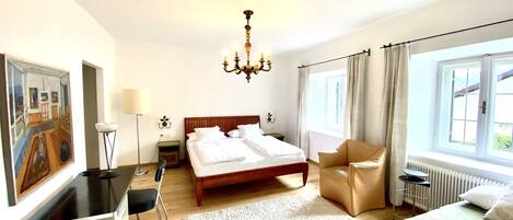 1 bedroom, travel cot, free WiFi, bed sheets