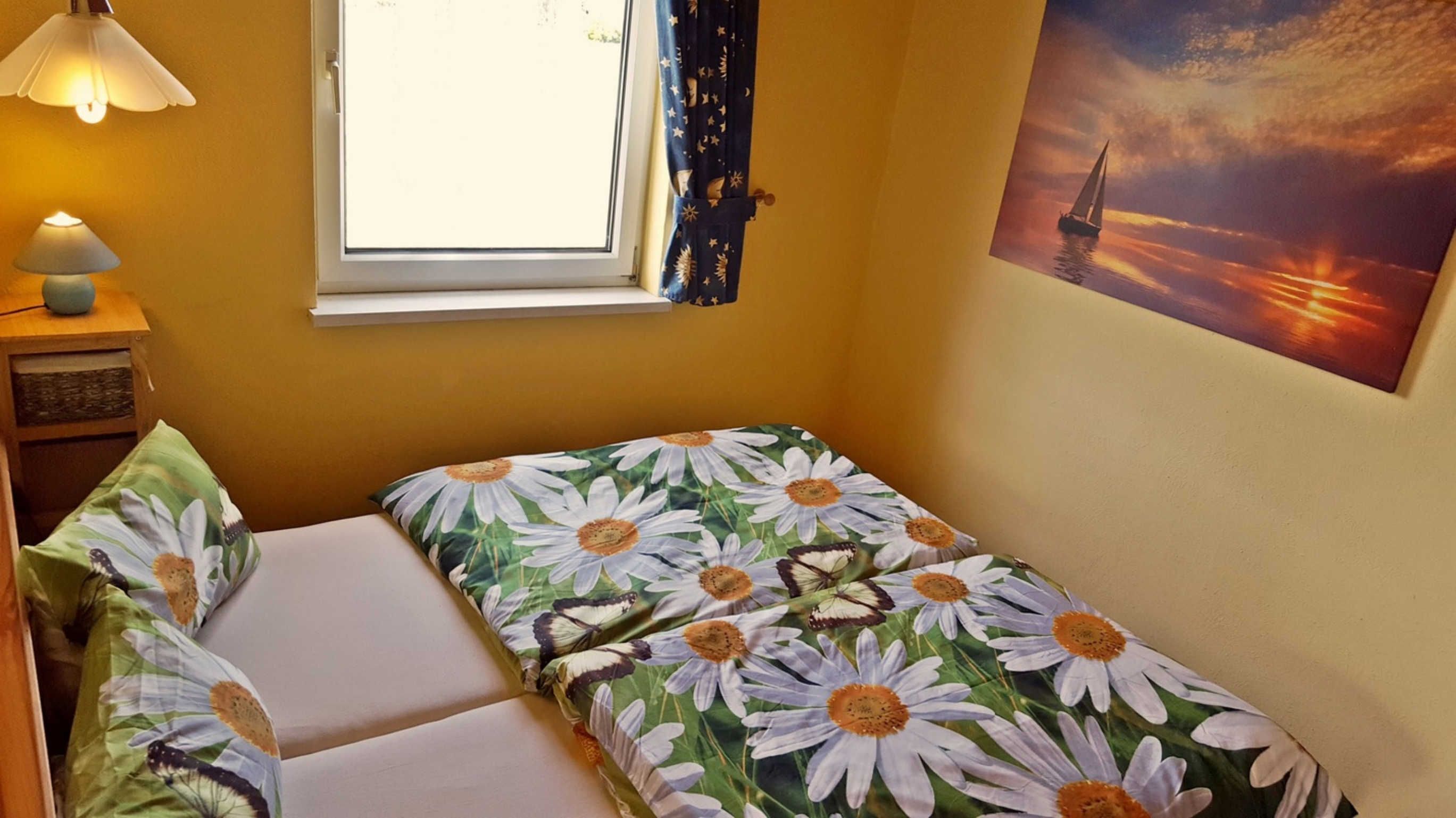 2 Schlafzimmer, Reisekinderbett