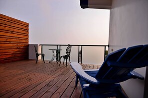 Deluxe tweepersoonskamer, uitzicht op zee | Balkon