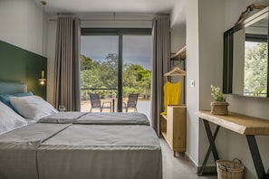 3 bedrooms, in-room safe, iron/ironing board, travel cot