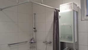 Hair dryer, towels, soap, toilet paper - Dream apartment in direct forest location near Frankfurt (Scottsdale)
