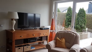 Televisio, kirjoja, stereot