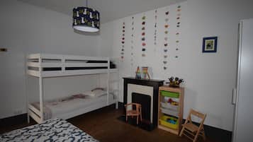 2 Schlafzimmer, BĂŒgeleisen/BĂŒgelbrett, WLAN, BettwĂ€sche