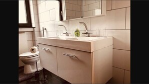 Bathtub, hair dryer, towels, soap - Tempting apartment (Albstadt)