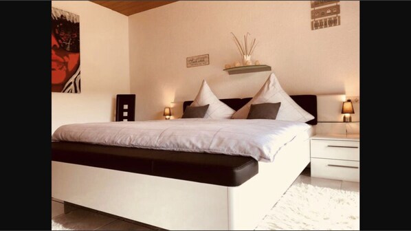 3 bedrooms, iron/ironing board, WiFi, bed sheets - Tempting apartment (Albstadt)