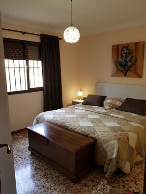 4 chambres, fer et planche à repasser, accès Internet, draps fournis