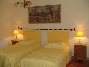 9 Schlafzimmer, Bügeleisen/Bügelbrett, WLAN, Bettwäsche