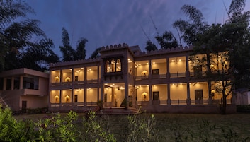 1 habitación, muebles diferentes y cortinas blackout 