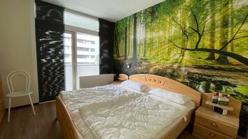 1 bedroom, desk, WiFi